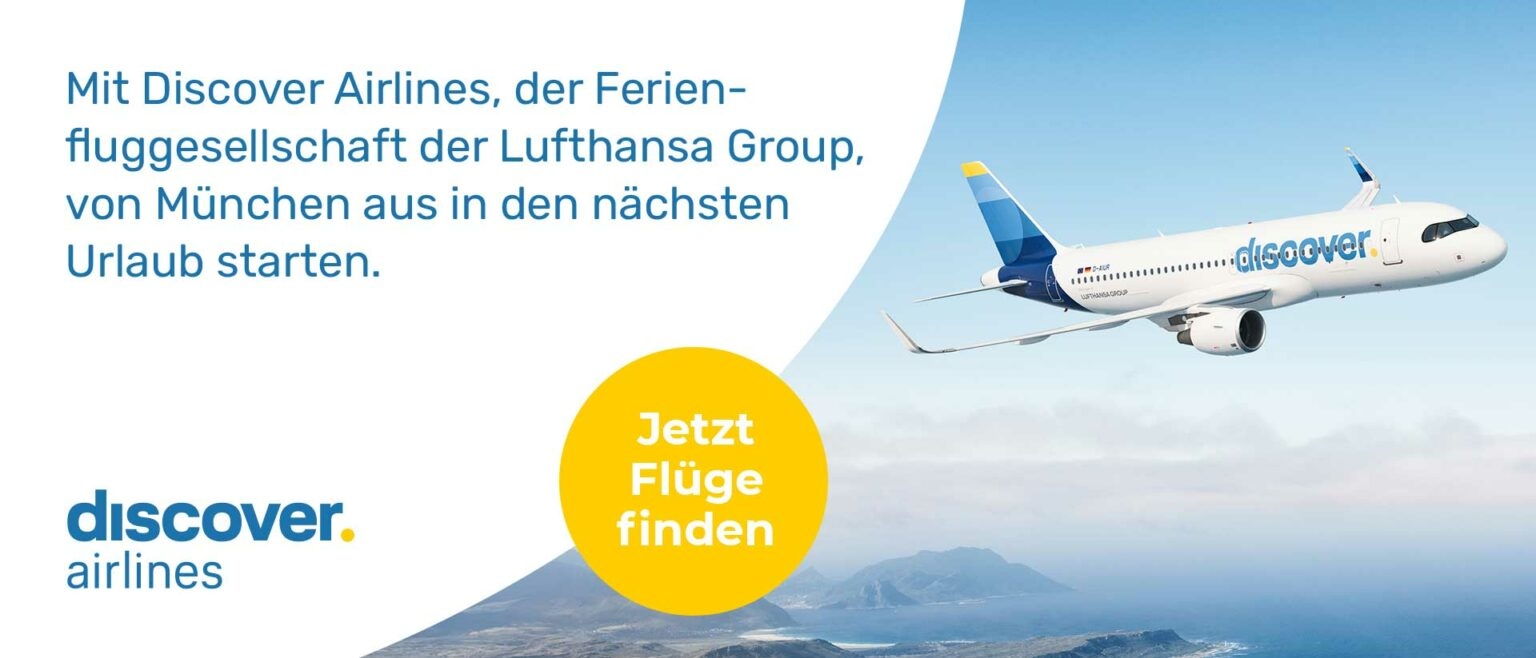 Banner der Fluglinie Discover Airlines ruft zum Flüge finden auf.