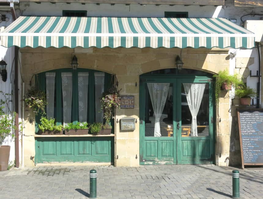 Larnaka in Zypern: Dörfliches Leben in den  Seitengassen.