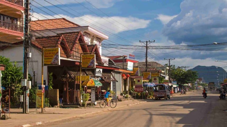 Das verschlafene Städtchen Vang Vieng.