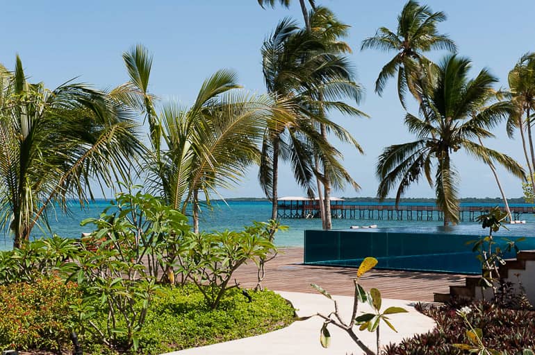 Eine Verlockung: Der gläserne Pool des The Residence Zanzibar, Meerblick inklusive.