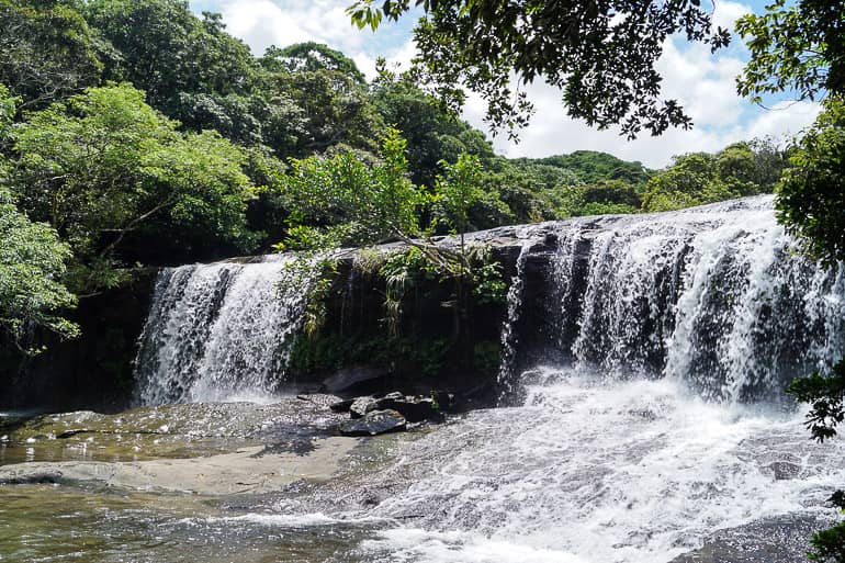 Die Sangara Wasserfälle auf Iriomote.