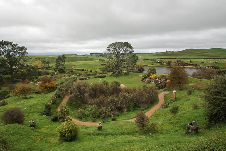 So schön können Filmkulissen wirklich sein: Willkommen in Hobbiton.