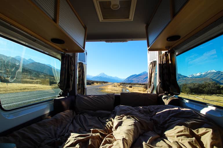 Schneebedeckte Berggipfel, weite Wiesen und Highway-Idylle: Ach, Neuseeland.
