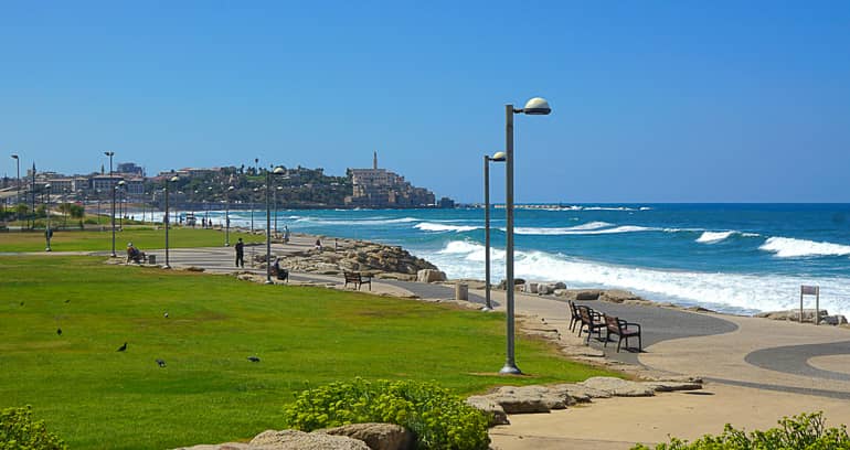 Tel Aviv, das ist 14 km Strand mit einer leidenschaftlichen Stadt dahinter.