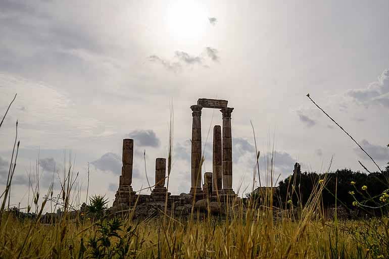 Die Zitadelle (Jebel al-Qala'a) ist der am höchst gelegene Hügel in Amman. Man überblickt von dort die Stadt.