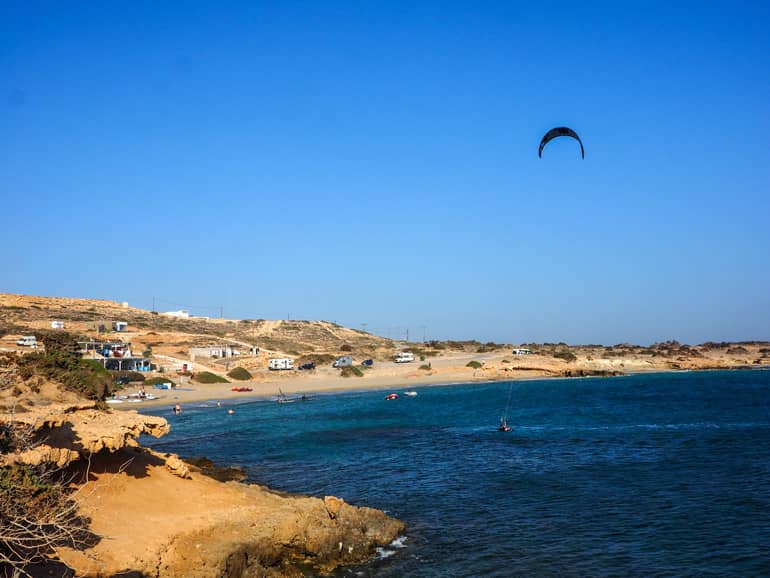 Im Windsurf- und Kitegebiet von Agrilaopótamos ist ein wildes und buntes Treiben garantiert.
