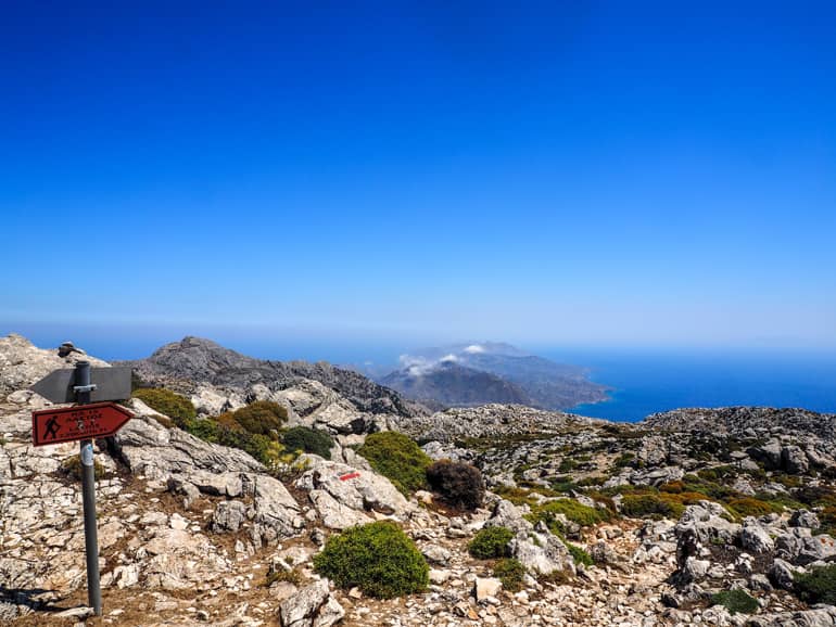 Der Aufstieg auf den Kalí Límni zählt zu den beliebtesten Wanderwegen auf Karpathos.