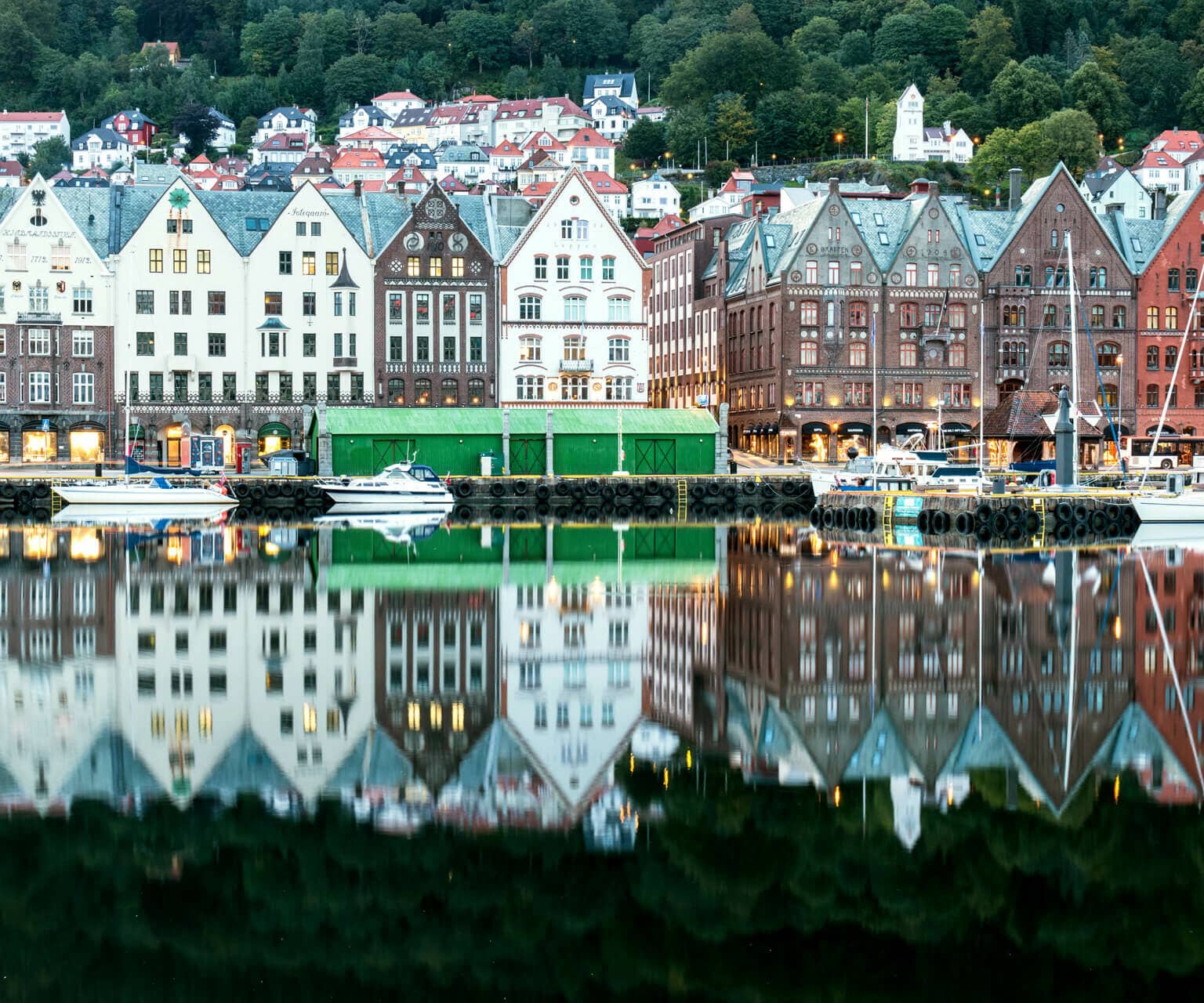 Besonders am Morgen ist Bryggen ein tolles Fotomotiv