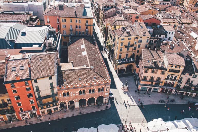 Blick vom Torre dei Lamberti auf den Piazza delle Erbe