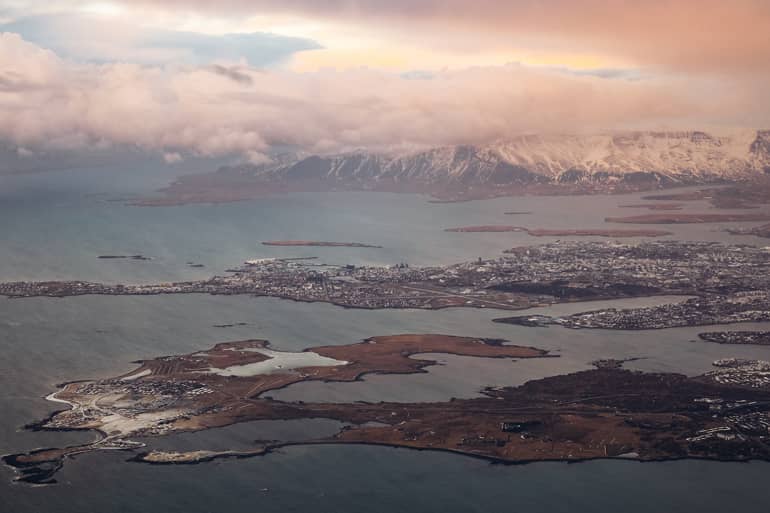 Bereits beim Anflug auf Island bekommt man eine Gänsehaut, so beeindruckend ist die Landschaft!