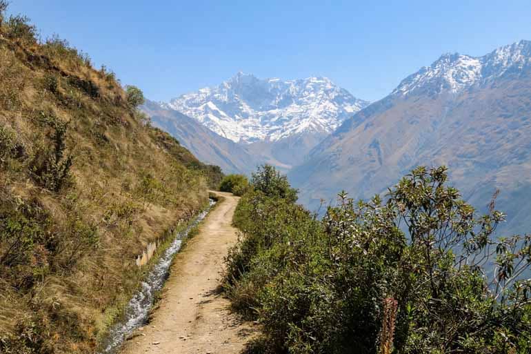 Auf dem Weg vom Salkantay Trek mit Aussicht auf den Machu Picchu.