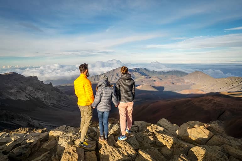 Die Kraterlandschaft des Haleakalā Vulkan ist ergreifend. Auch wer knapp in der Zeit ist, sollte ein Stück dem Sliding Sands Trail in den Krater folgen. 