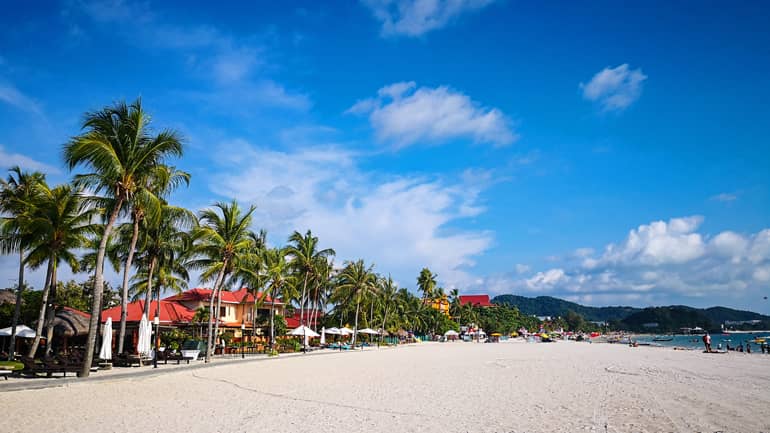 Malaysia: palmengesäumter Strand