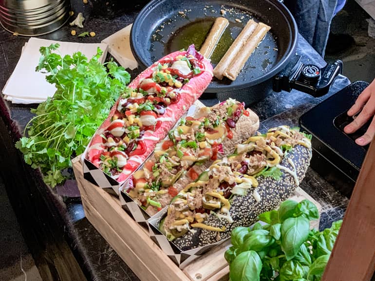 Vegane Hotdogs auf dem Vegetarian Festival – so lecker!