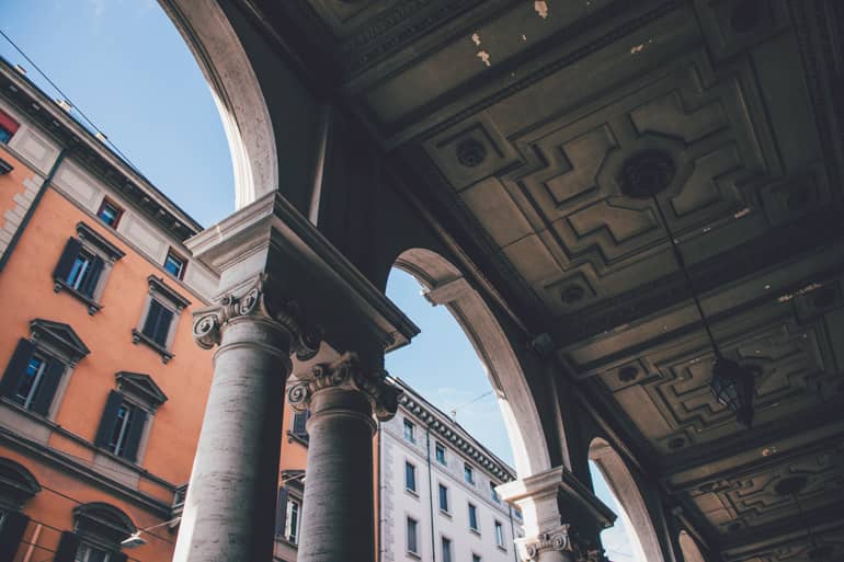 Bologna, bekannt für Arkaden und hervorragendes Essen.