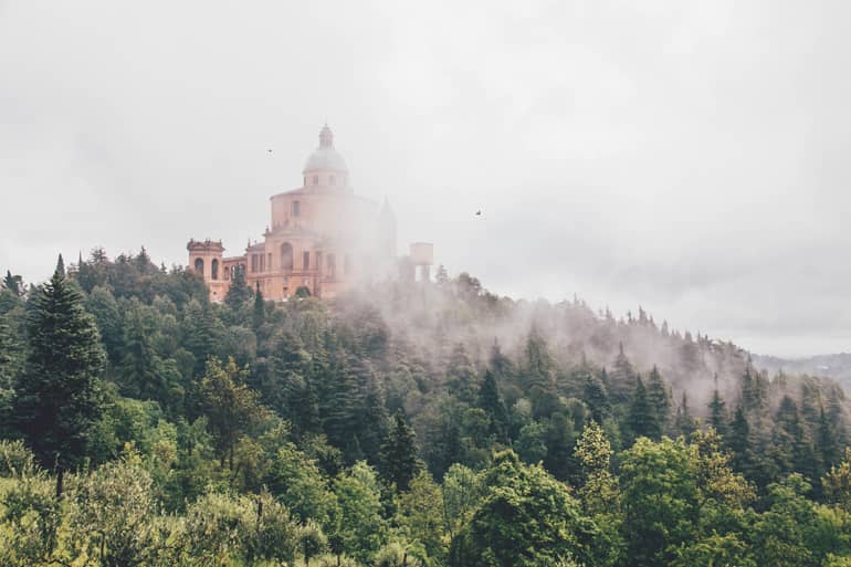 Das Santuario della Madonna di San Luca thront oberhalb der Stadt.