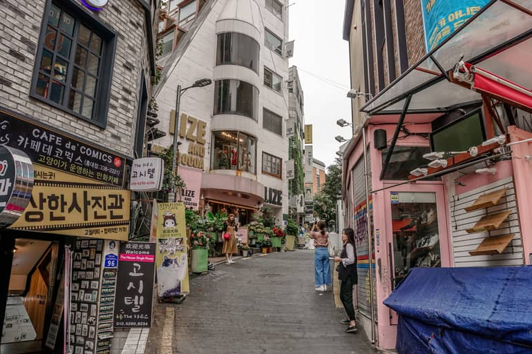 Seoul Sehenswürdigkeiten: Ein kleine Gasse in der Stadt.