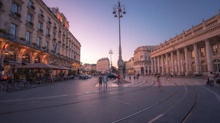 Eine wunderschöne Lichtstimmung bei Sonnenuntergang: der Place de la Comédie.