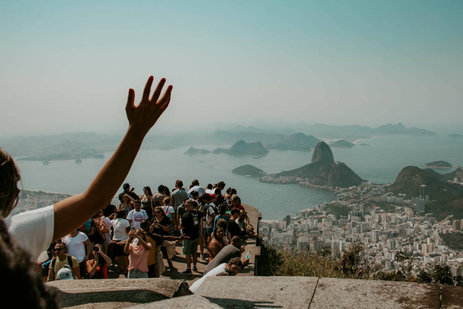 Vom Corcovado aus blickt man direkt auf den Pao de Açucar, den Zuckerhut.