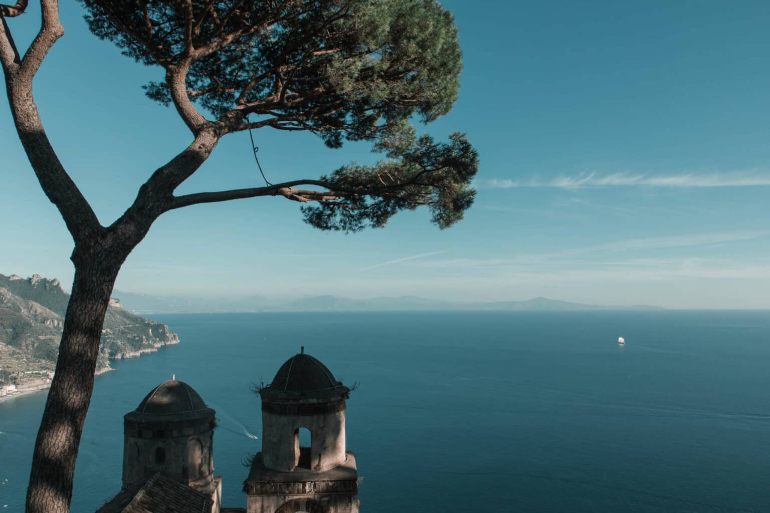 Allein schon wegen der Aussicht lohnt ein Besuch der Villa Rufolo in Ravello.