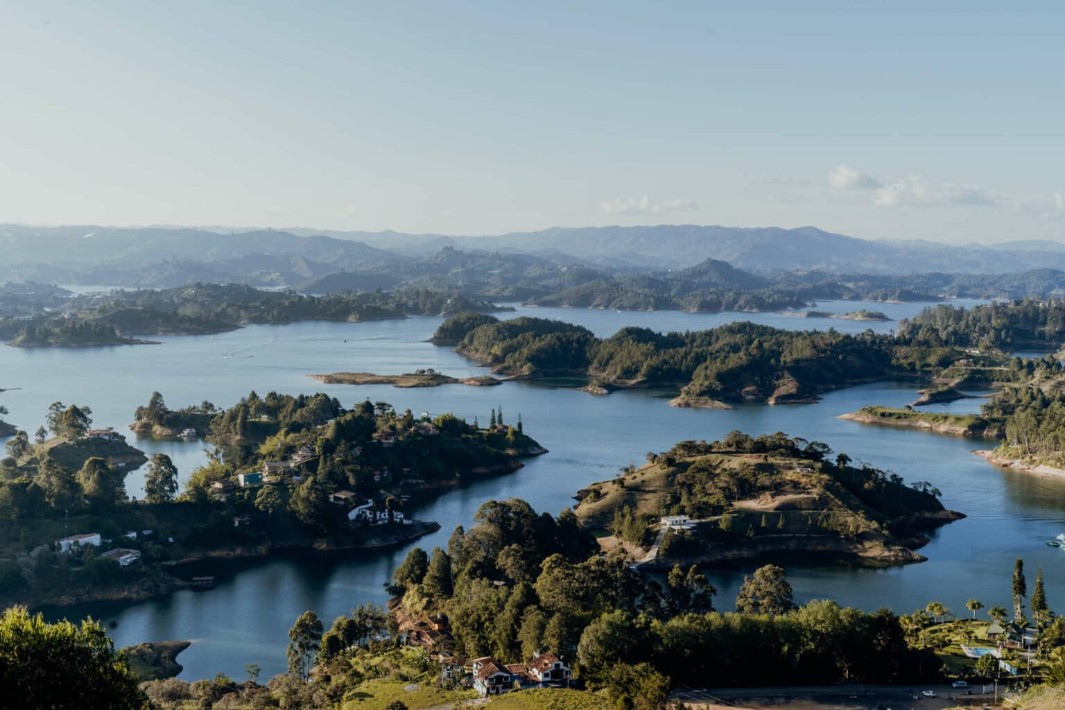 „El Mar“ - der Stausee Peñol-Guatapé ist einer der größten und wichtigsten Stromlieferanten Kolumbiens und ein beliebtes Naherholungsgebiet.