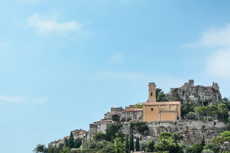 Èze Village ist eines der für Südfrankreich typischen „villages perchés“, burgähnliche Dörfer hoch über dem Meer.