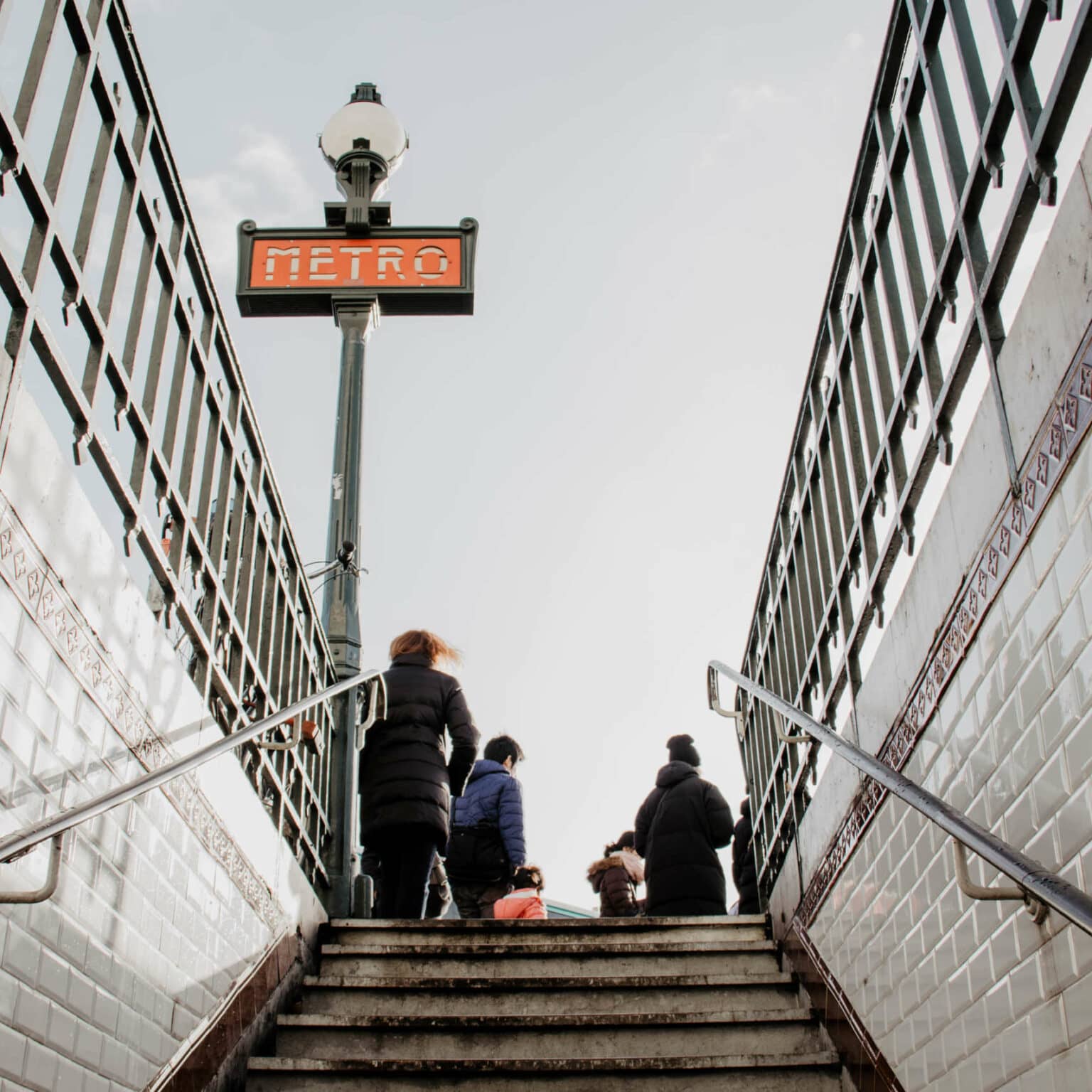 Auf einer Städtereise nach Paris empfiehlt es sich, für weitere Strecken in die Metro zu hüpfen.