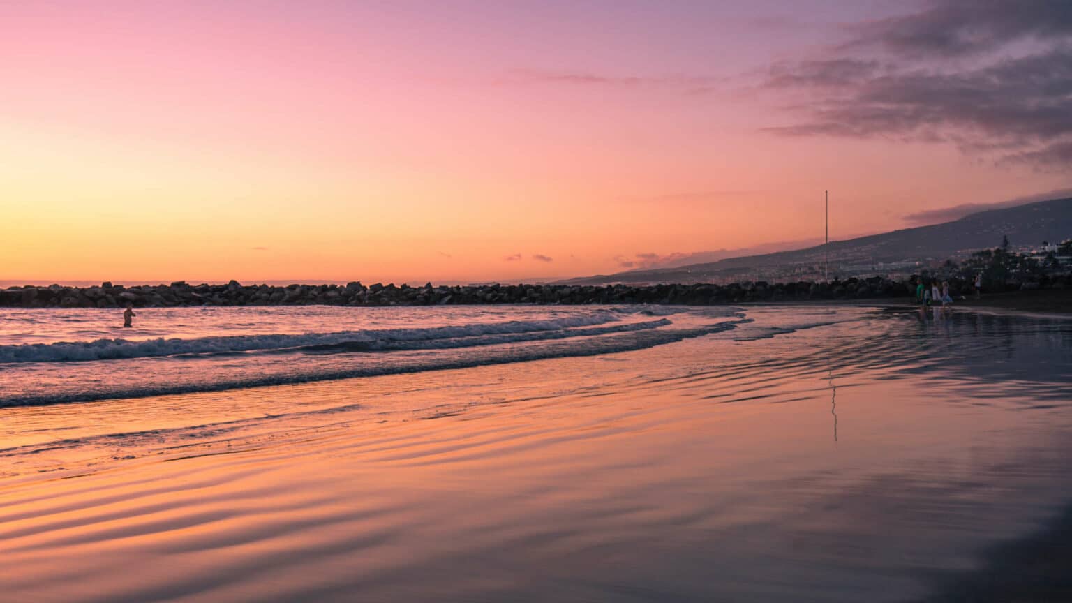 Sonnenuntergänge an den Stränden von Playa de Las Americas sind täglich wunderschön.