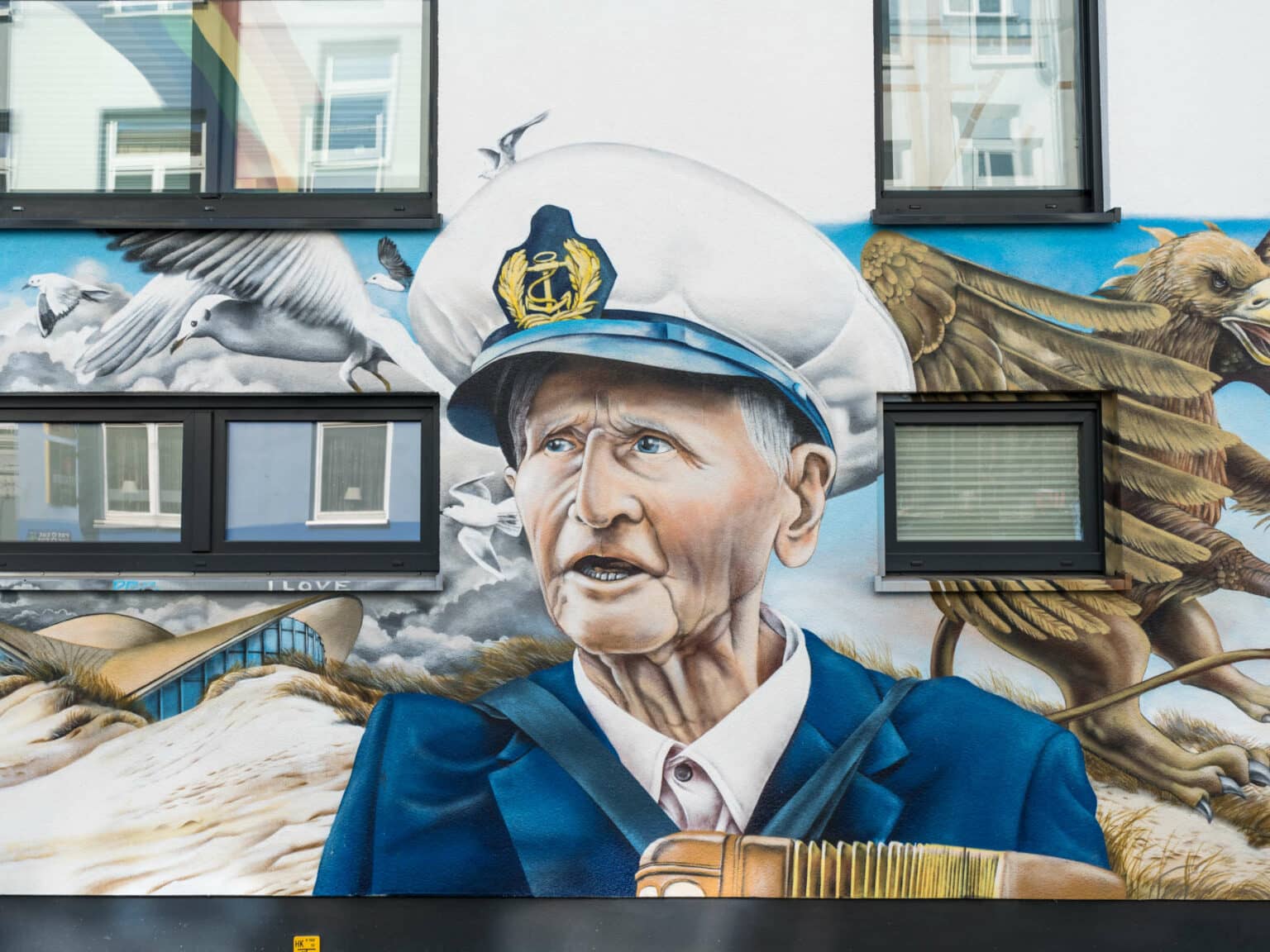 Sehenswert: Graffiti eines alten Seemanns in Rostock am Kröpeliner Tor.