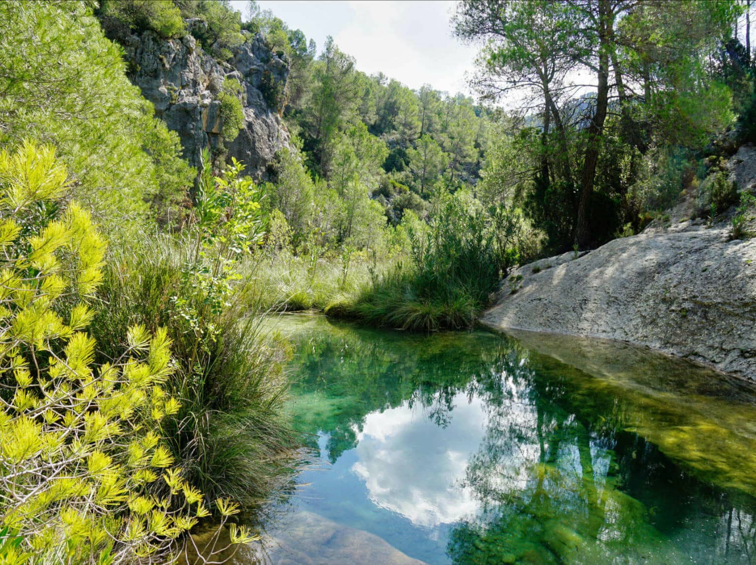 Ein Naturpool außerhalb von Valencia am Rio Cazuma.