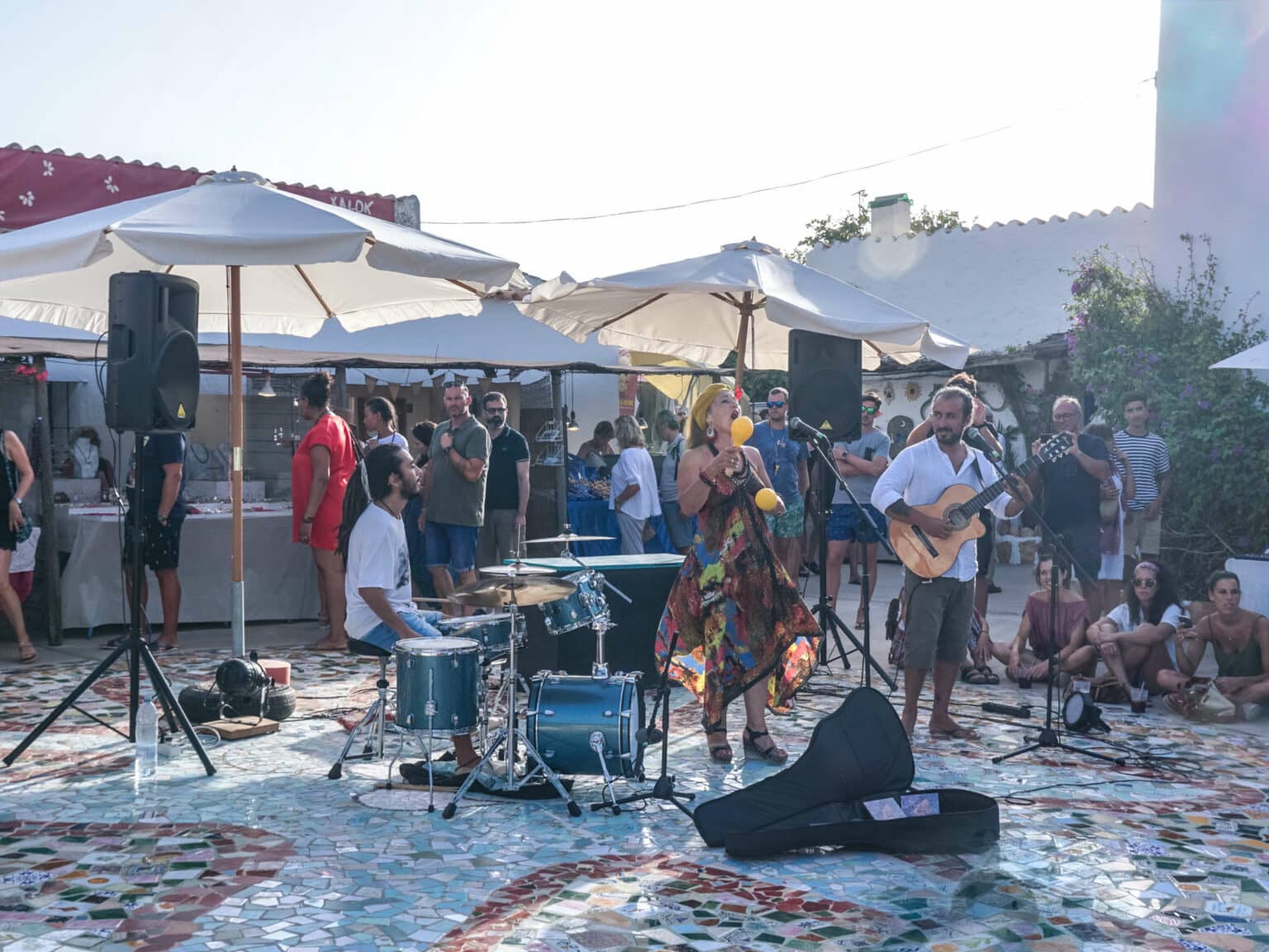 Die sehenswerte Hippiekultur auf Formentera ist vor allem in Pilar de la Mola deutlich zu spüren: Auf dem Markt herrscht buntes Treiben.