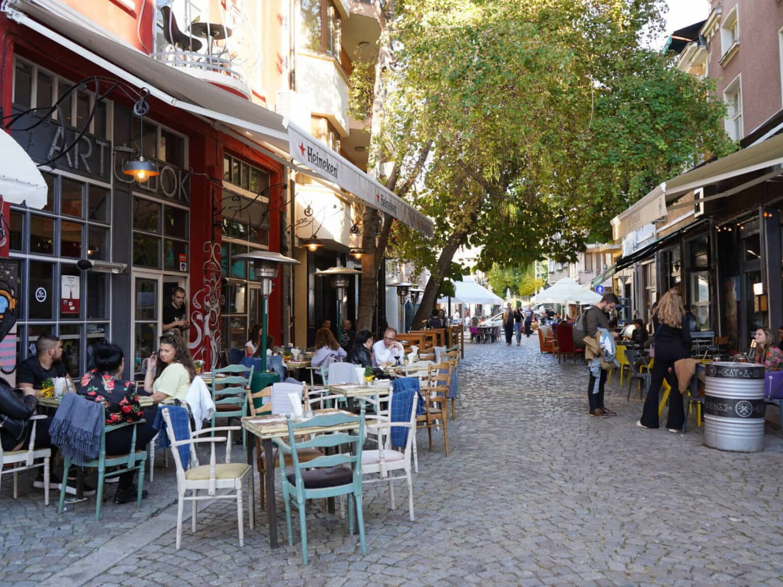 Das Viertel Kapana in der Stadt Plovdiv in Bulgarien lockt mit vielen schönen Cafés.