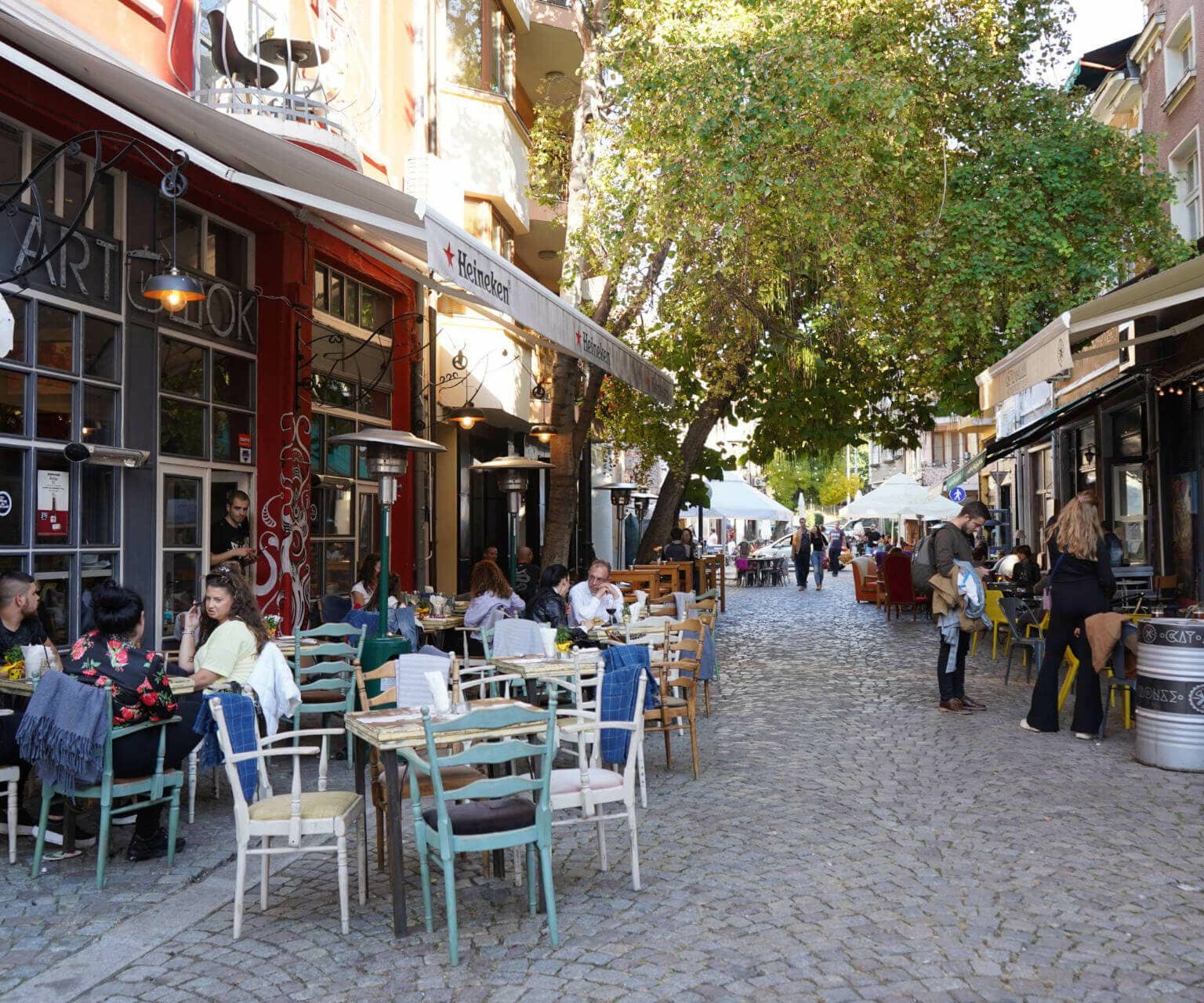 Das Viertel Kapana in der Stadt Plovdiv in Bulgarien lockt mit vielen schönen Cafés.