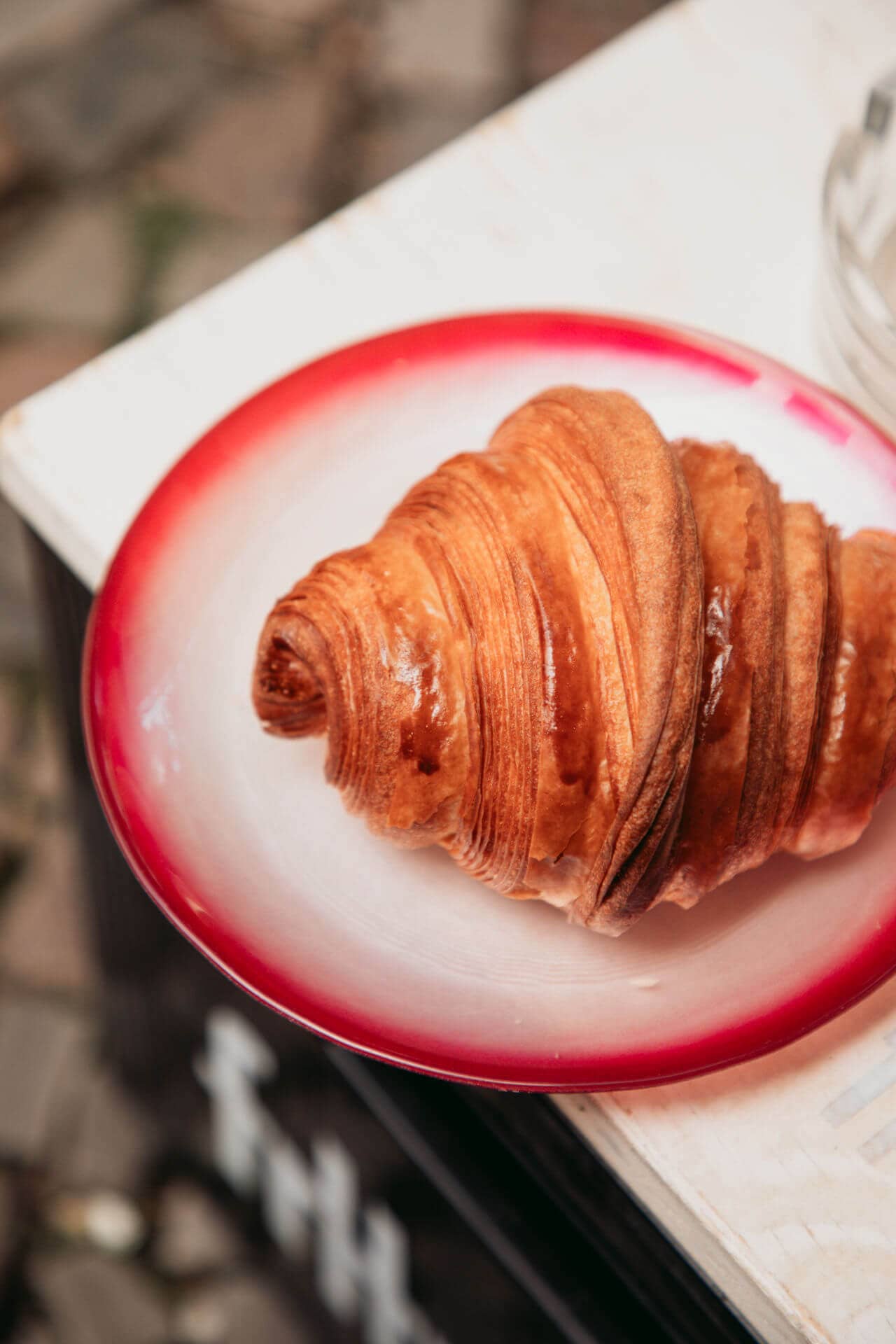 Perfektes Croissant im Cookies & Co.: Lage für Lage handgerollt.