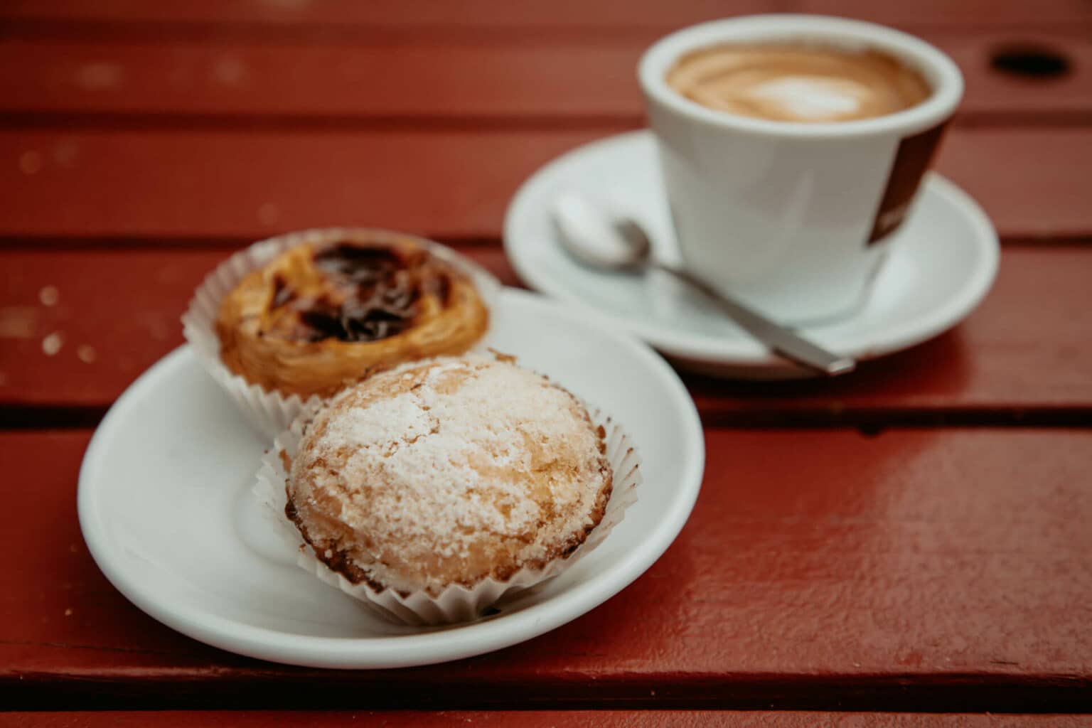 Bei Unser Café gibt’s Pasteis de Nata in allen Variationen.