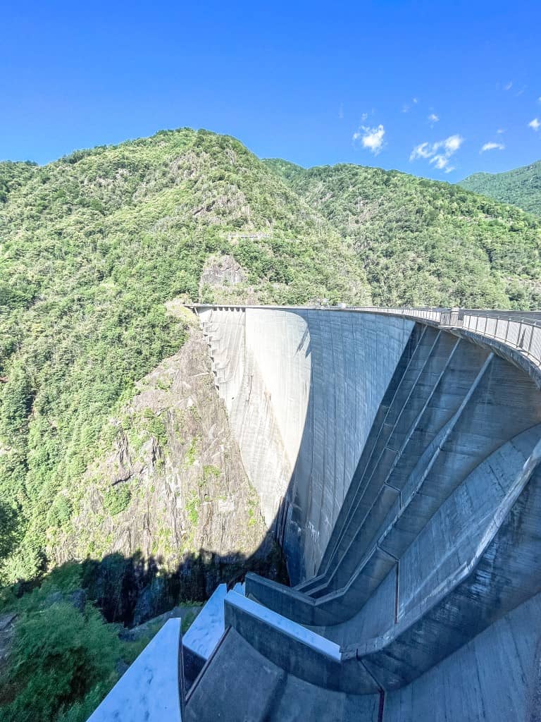 Na, traust du dich? Hier kannst du dich wie einst James Bond an einem Bungee-Seil in die Tiefe stürzen.