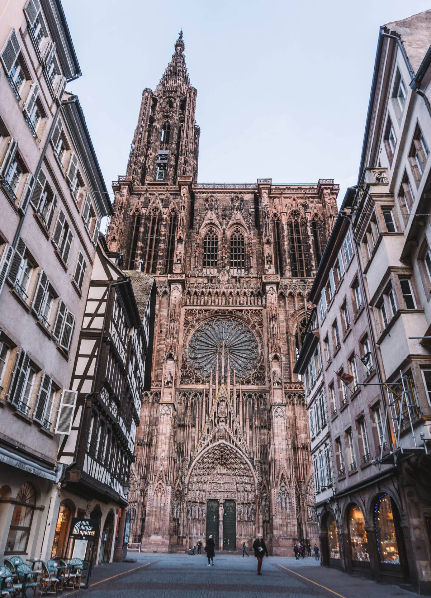 Der Blick auf das Liebfrauenmünster aus der Rue Mercière.