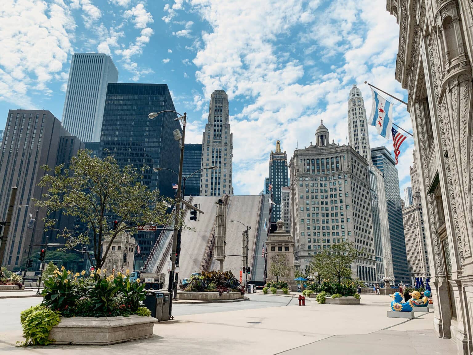 Die Magnificent Mile lädt zu einem ausgiebigen Schaufensterbummel ein.