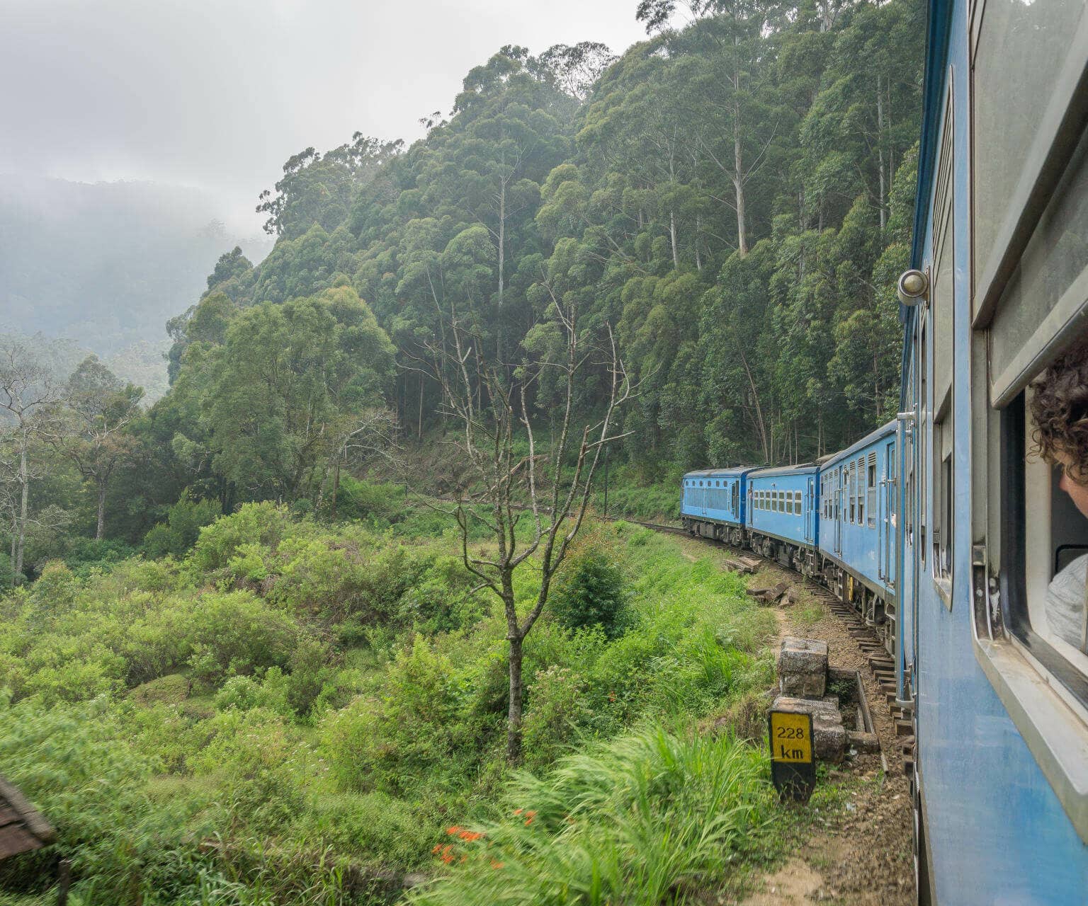 Die fahrt mit dem historischen Zug durch Sri Lanka ist ein Highlight für sich.