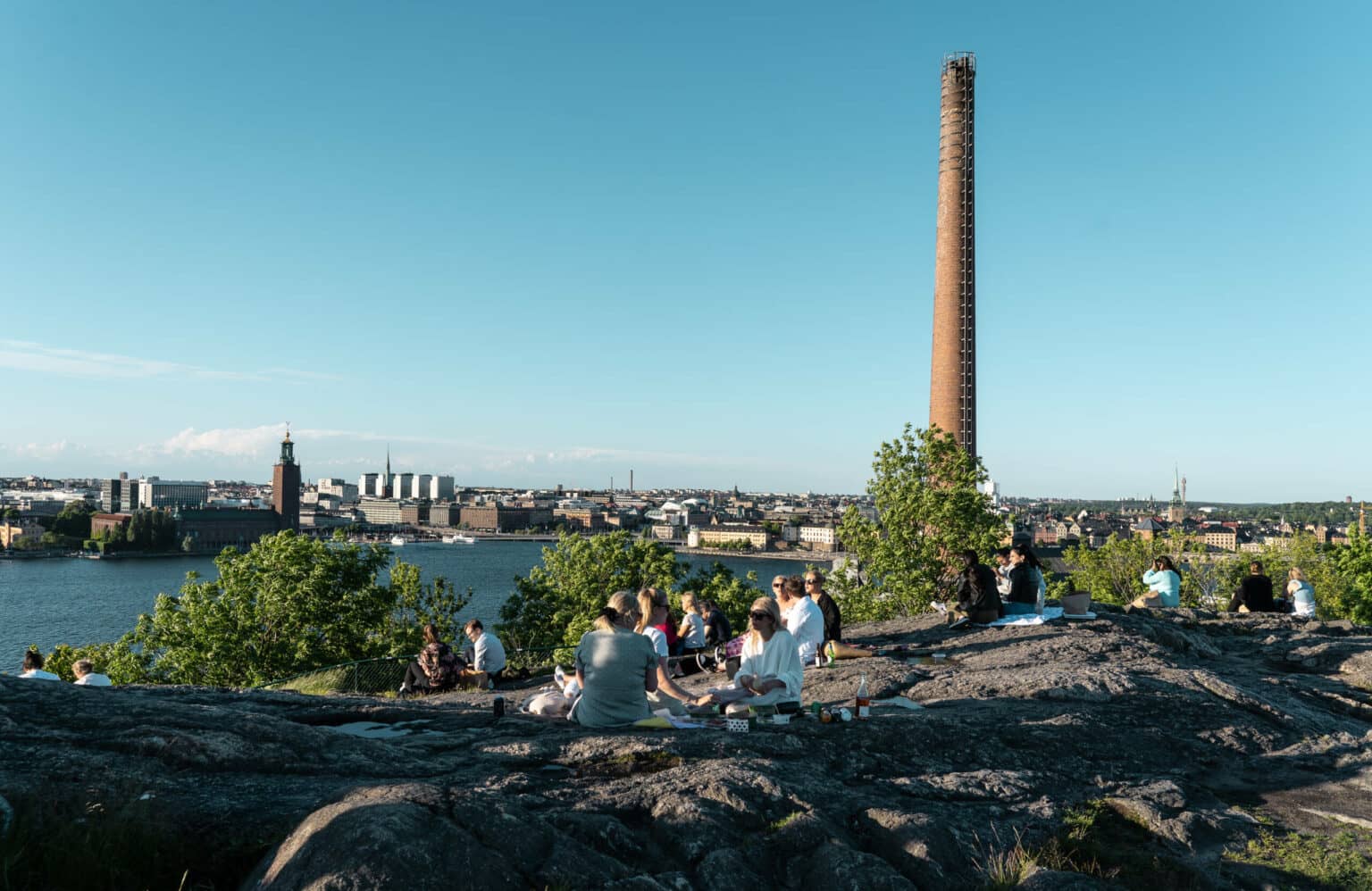 Einst wurde hier Leder gegerbt, heute ist der Skinnarviksberget mit dem angrenzenden Park ein beliebter Treffpunkt an lauen Sommerabenden.