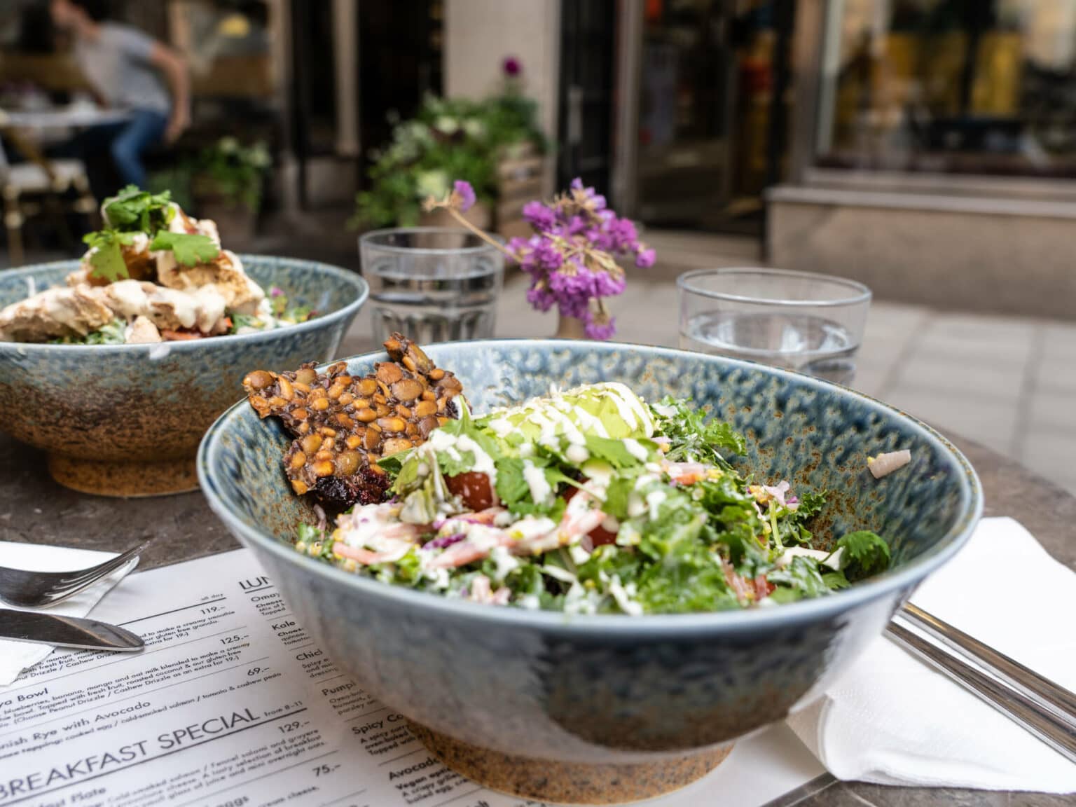 Wer ein leichtes aber sättigendes Mittagessen sucht, der ist im Omayma genau richtig und bestellt sich am besten eine leckere Bowl.