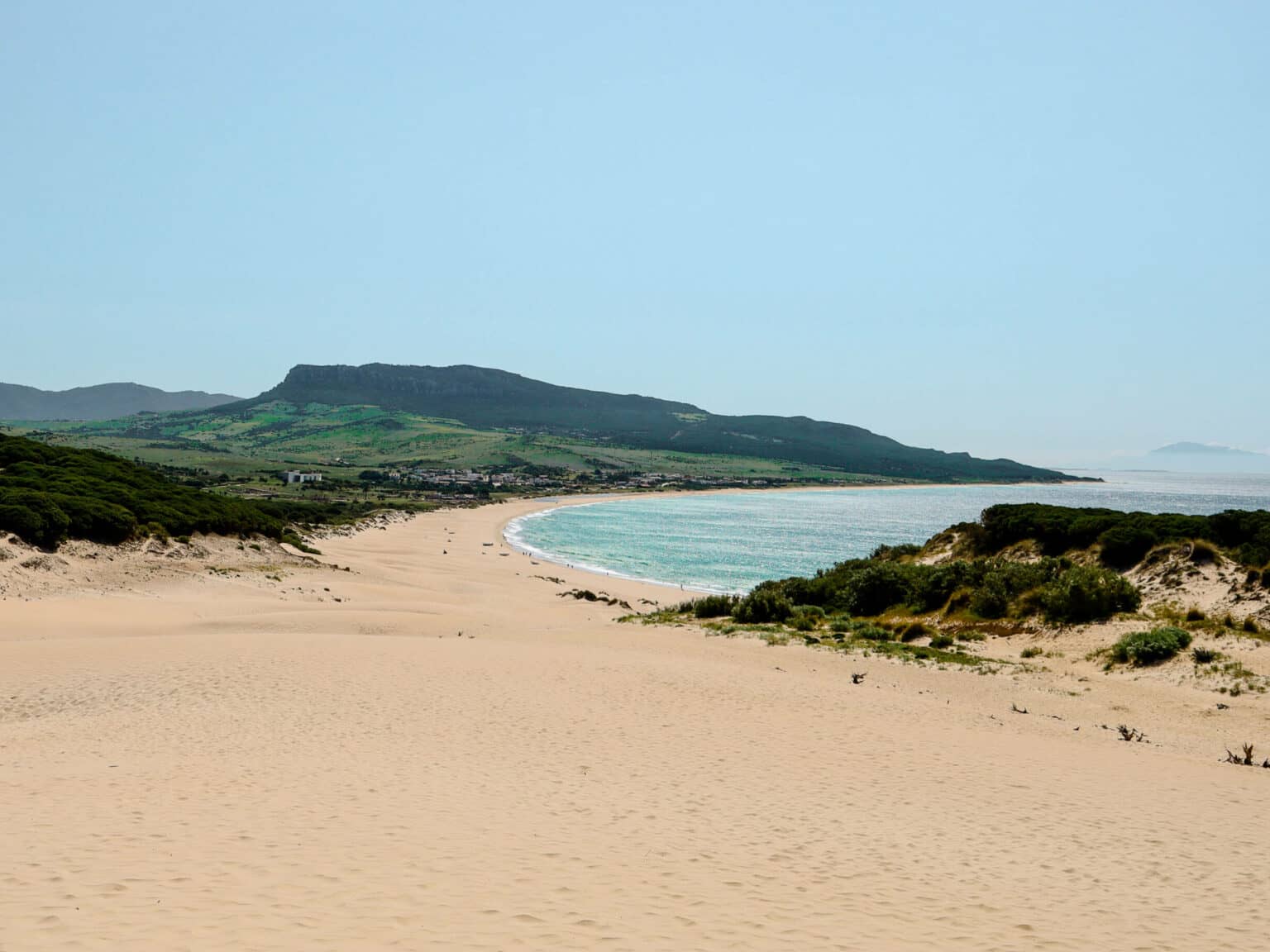 Bei Costa de la luz kann man nicht nur am Strand das Meer genießen, sondern auch auf Dünen wandern.