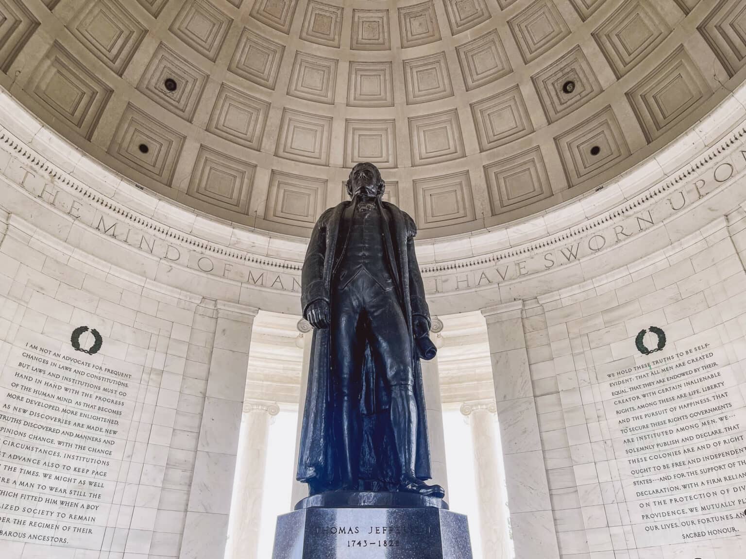 Das Thomas Jefferson Memorial ist eine schöne Pagode am Tidal Basin.
