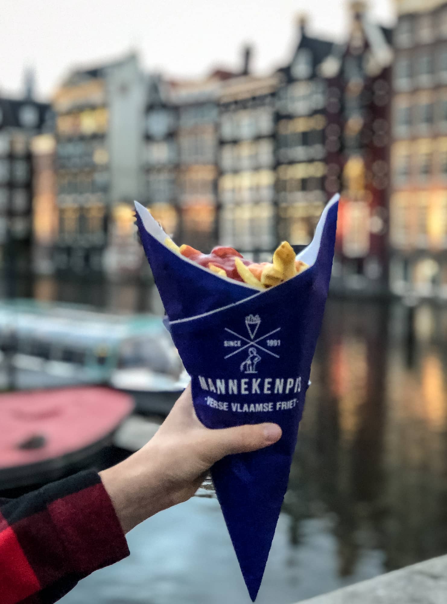 Auch Mannekenpis behauptet die besten (belgischen) Pommes von Amsterdam zu haben. 