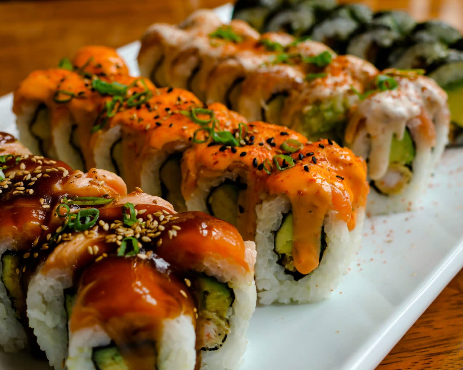 Lima ist bekannt für seine zahlreichen guten Sushi-Restaurants. Im Vergleich zu Deutschland sind die Angebote für Platten auf jeden Fall günstiger.