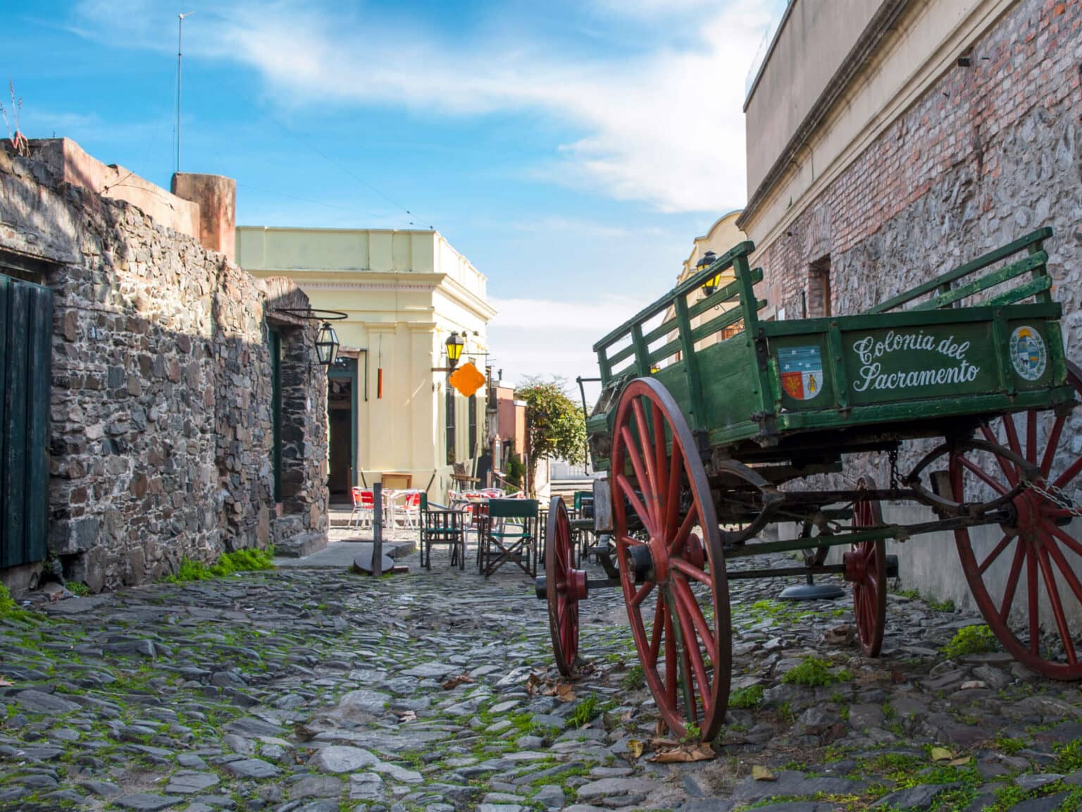 Eine Kutsche mit der Aufschrift Colonia del Sacramento im gleichnamigen Kulturerbe.