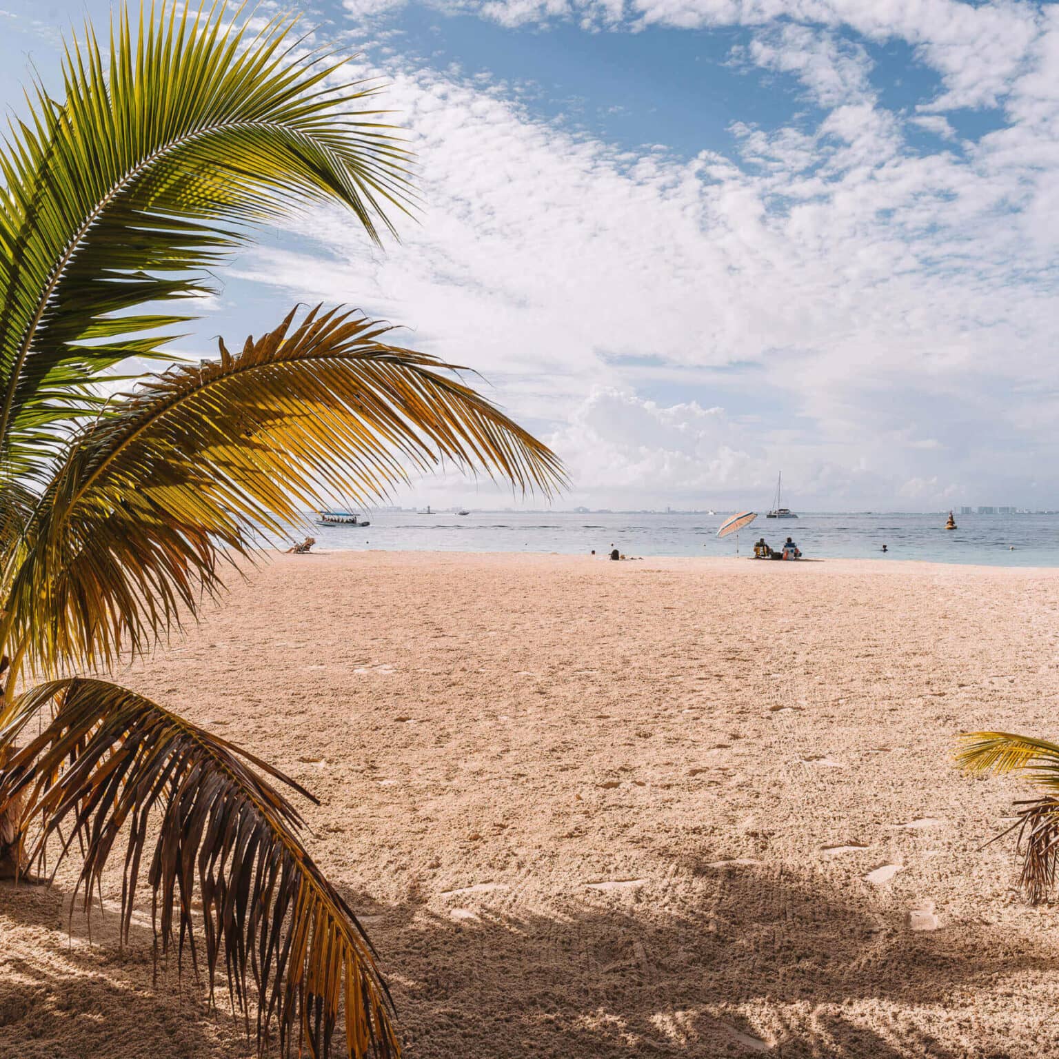 Der Strand Playa Norte liegt auf Isla Mujeres auf Yucatan und ist vor allem am Morgen noch ein Geheimtipp zum Baden.