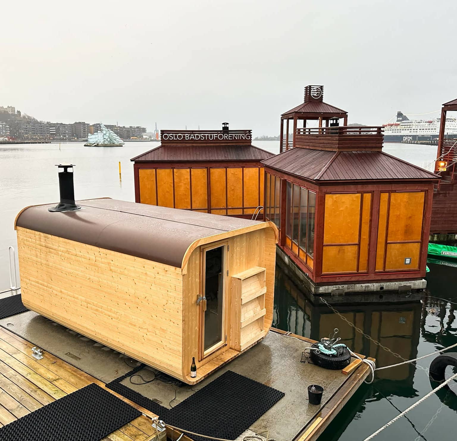 Auf dem Oslofjord befinden sich mitten in der Stadt Saunahäuschen.