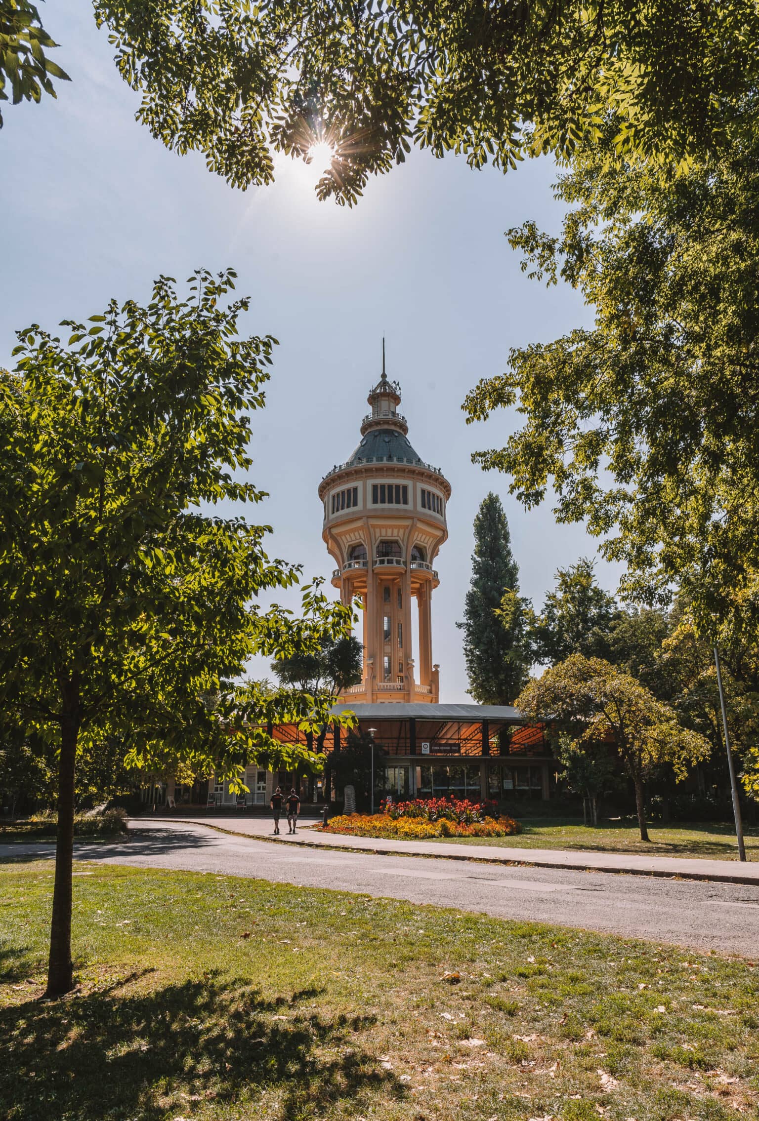 Das Wahrzeichen der Margareteninsel: der Jugendstil-Wasserturm.