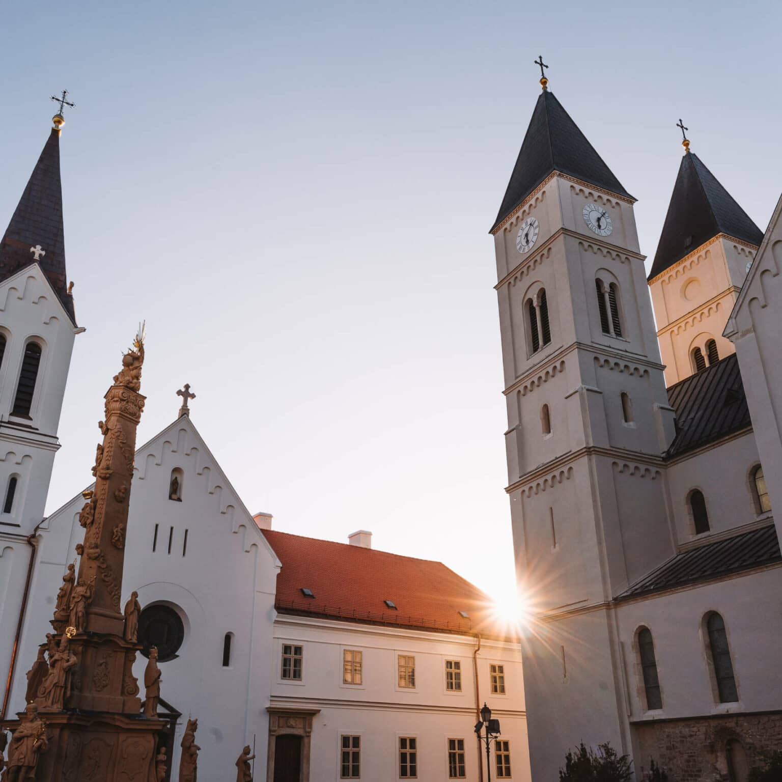 Das Burgviertel in der ungarischen Stadt Veszprem ist reich an historischen Gebäuden.
